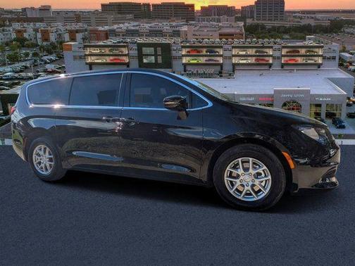 2026 Chrysler Voyager LX