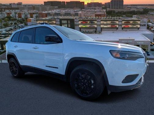 2023 Jeep Cherokee Altitude Lux