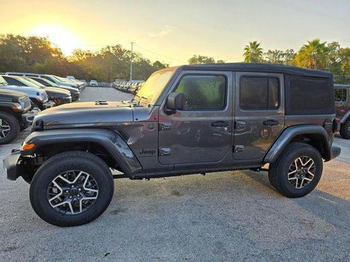 Granite Crystal Clearcoat Metallic 2025 Jeep Wrangler Sahara