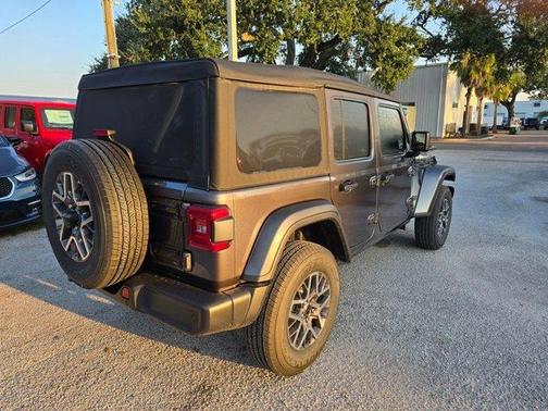Granite Crystal Clearcoat Metallic 2025 Jeep Wrangler Sahara