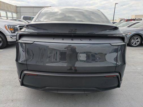 2026 Tesla Model Y PREMIUM