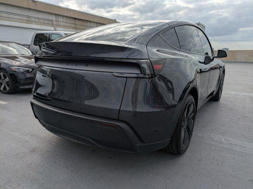 2026 Tesla Model Y PREMIUM