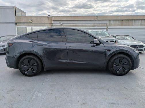 2026 Tesla Model Y PREMIUM