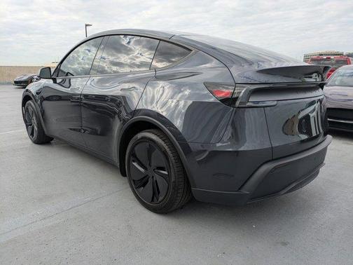 2026 Tesla Model Y PREMIUM