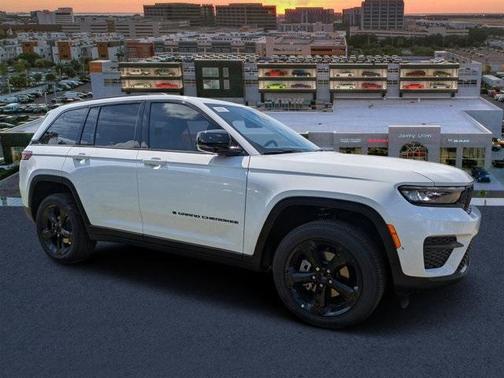 2025 Jeep Grand Cherokee Laredo