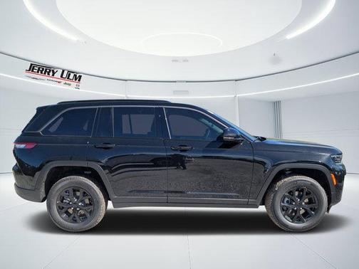 2026 Jeep Grand Cherokee Laredo