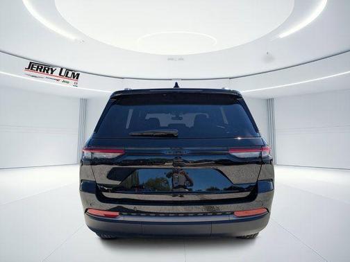 Diamond Black 2026 Jeep Grand Cherokee Laredo