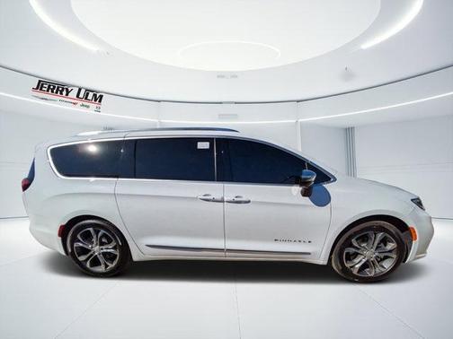 2026 Chrysler Pacifica Pinnacle