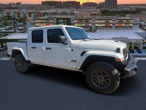 2026 Jeep Gladiator Sport