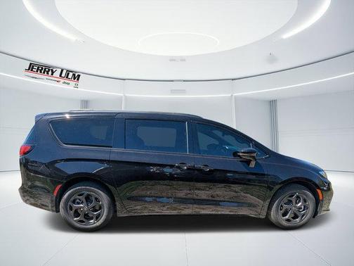 2025 Chrysler Pacifica Hybrid Select