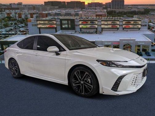 Wind Chill Pearl 2025 Toyota Camry XSE