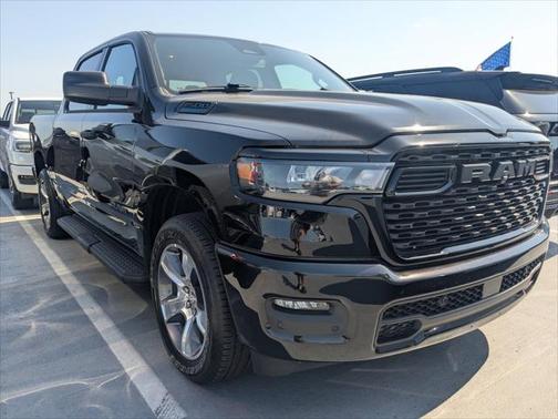 2025 RAM 1500 Tradesman Crew Cab 4x4 57' Box