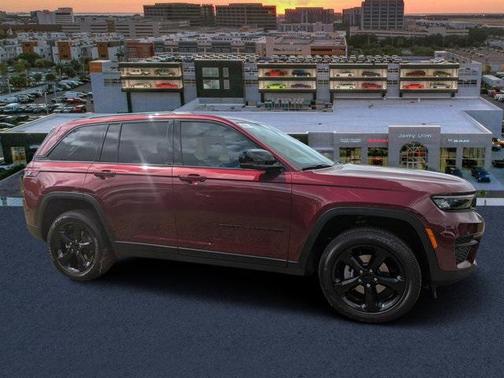 2025 Jeep Grand Cherokee Laredo