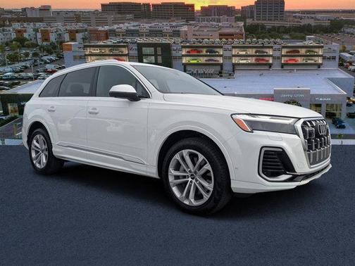 2025 Audi Q7 55 Premium Plus