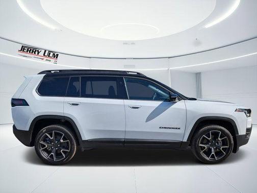 Bright White Clearcoat 2026 Jeep Cherokee Overland