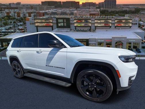 Bright White Clearcoat 2023 Jeep Grand Cherokee L Laredo