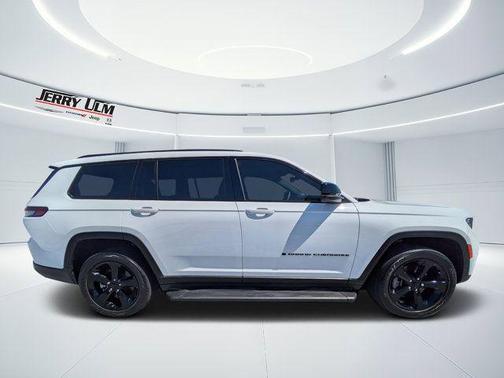 Bright White Clearcoat 2023 Jeep Grand Cherokee L Laredo