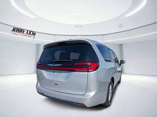 2024 Chrysler Pacifica Touring-L