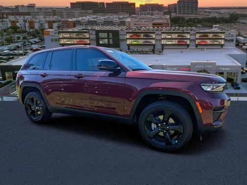 2025 Jeep Grand Cherokee Laredo