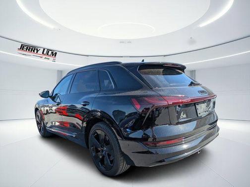 2022 Audi e-tron Premium Plus