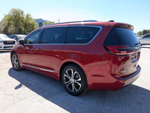 2026 Chrysler Pacifica Pinnacle