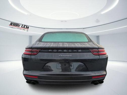 2018 Porsche Panamera 4
