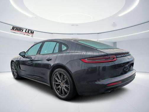 2018 Porsche Panamera 4