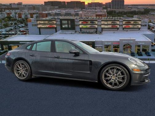 2018 Porsche Panamera 4