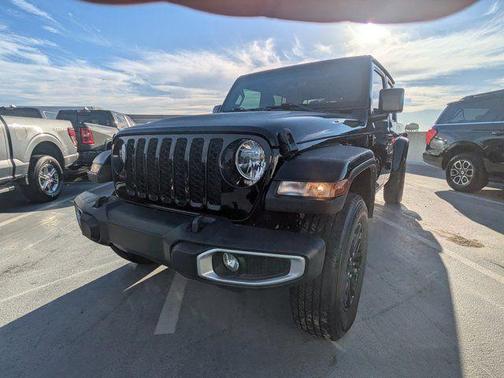 2022 Jeep Gladiator Sport