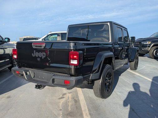 2022 Jeep Gladiator Sport