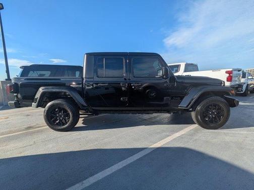 2022 Jeep Gladiator Sport