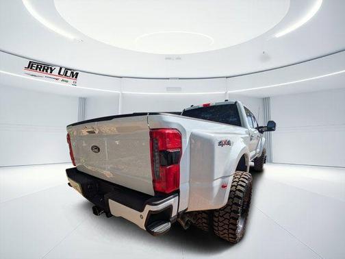 Oxford White 2025 Ford F-450 Lariat