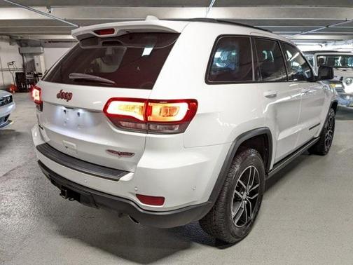 Photo 4 of 28 of 2018 Jeep Grand Cherokee Trailhawk