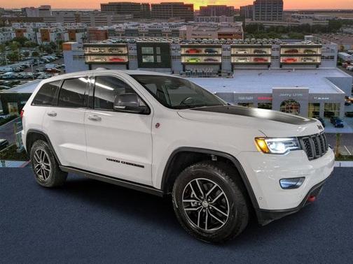 Photo 1 of 28 of 2018 Jeep Grand Cherokee Trailhawk