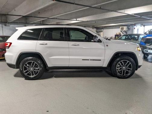 Photo 3 of 28 of 2018 Jeep Grand Cherokee Trailhawk