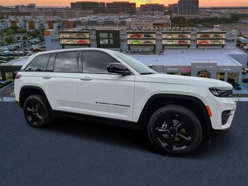 2025 Jeep Grand Cherokee Laredo