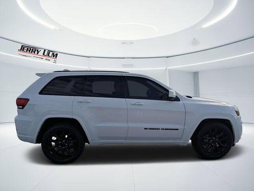 Bright White Clearcoat 2022 Jeep Grand Cherokee WK Laredo