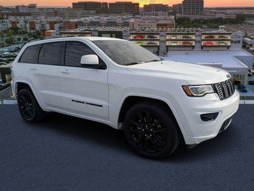 Bright White Clearcoat 2022 Jeep Grand Cherokee WK Laredo