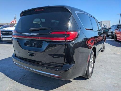 2023 Chrysler Pacifica Touring-L