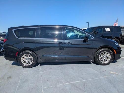 2023 Chrysler Pacifica Touring-L