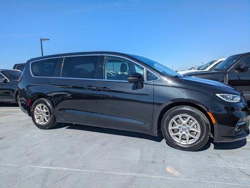 2023 Chrysler Pacifica Touring-L
