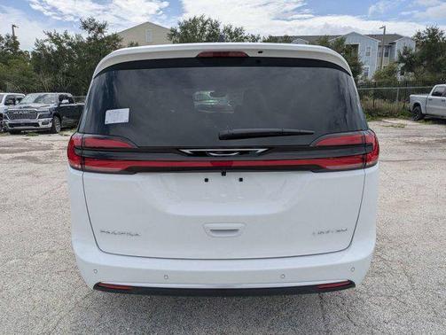 Bright White Clearcoat 2027 Chrysler Pacifica LIMITED