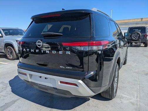 2025 Nissan Pathfinder SL