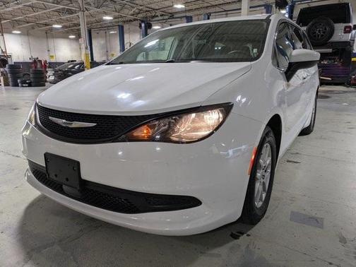 2023 Chrysler Voyager LX