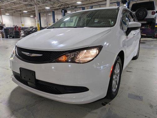 2023 Chrysler Voyager LX