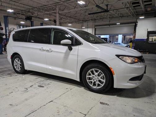 2023 Chrysler Voyager LX