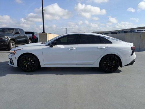 Snow White Pearl 2025 Kia K5 GT