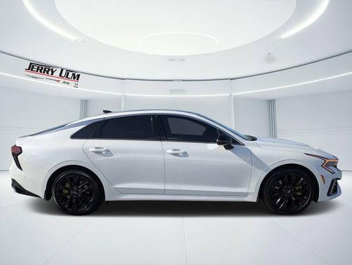 Snow White Pearl 2025 Kia K5 GT