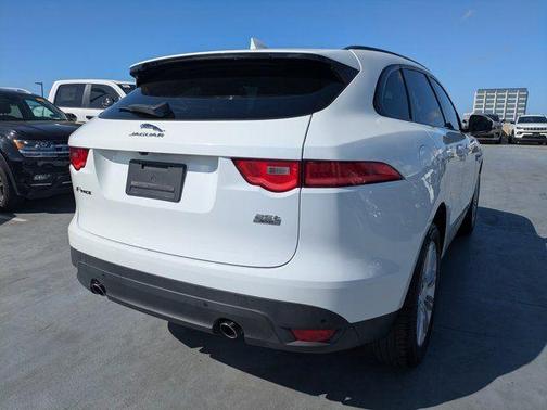 2018 Jaguar F-PACE 25t Premium