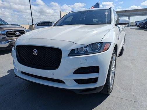 2018 Jaguar F-PACE 25t Premium